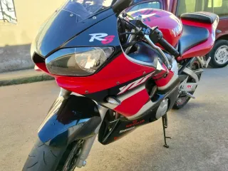 Yamaha R6 YZF Sportbike