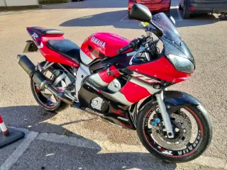 Yamaha R6 YZF Sportbike