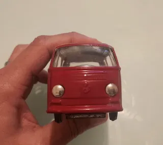 Miniatura Volkswagen Combi T2 Roja