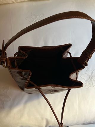 Bolso de piel marrón