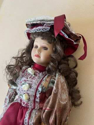 Muñeca de porcelana vintage