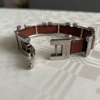 Pulsera Ciclón Cuero Marrón y plateado. Mujer.