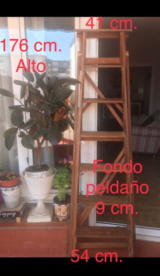 Escalera de madera vintage