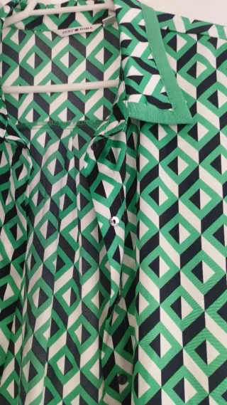 Blusa Punto Roma geométrica verde