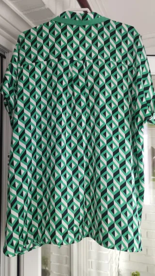 Blusa Punto Roma geométrica verde