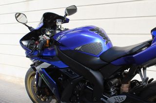 Yamaha R1 Azul y Dorada
