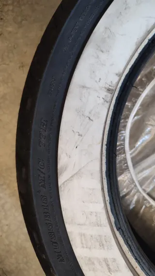 Neumático Harley banda blanca