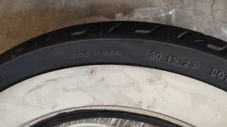 Neumático Harley banda blanca