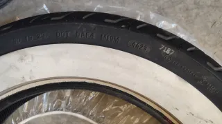 Neumático Harley banda blanca