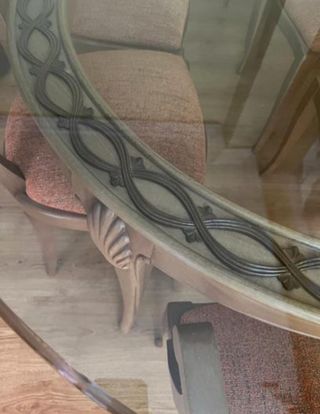 Mesa de comedor de cristal y madera