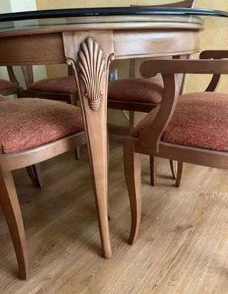 Mesa de comedor de cristal y madera
