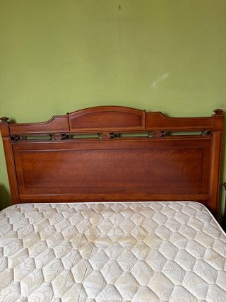 Dormitorio clásico de madera