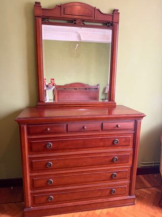 Dormitorio clásico de madera