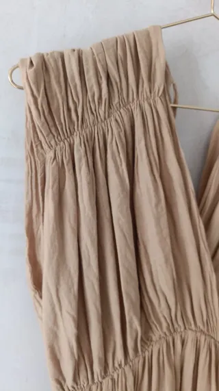 Vestido beige nuevo con etiqueta