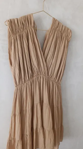 Vestido beige nuevo con etiqueta