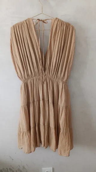 Vestido beige nuevo con etiqueta