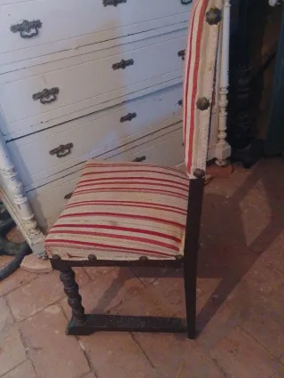 Silla vintage de tela y madera