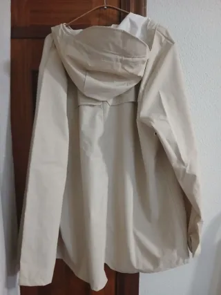Chaqueta impermeable Rains beige