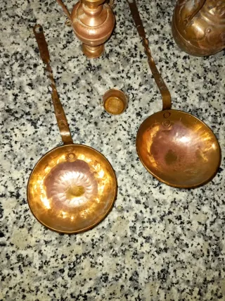 Juego de adornos antiguos de cobre