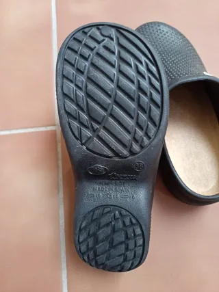 Zuecos negros