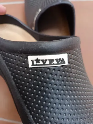Zuecos negros