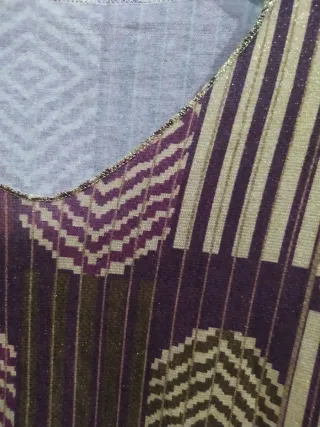 Camiseta punto estampada oro y morado