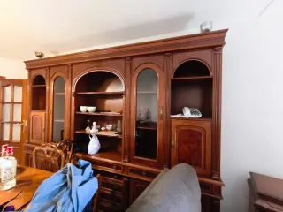 Mueble de comedor de madera
