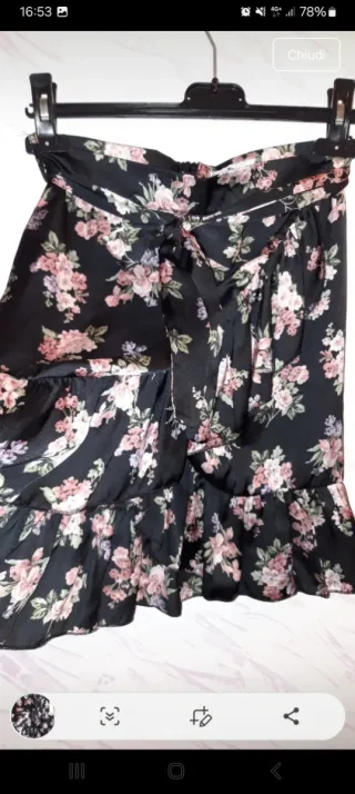 Gonna fiorata nera