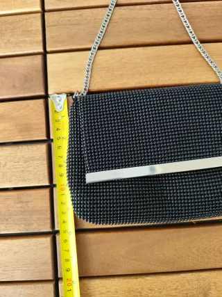 Bolso fiesta negro Volum con cadena plateada