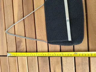 Bolso fiesta negro Volum con cadena plateada