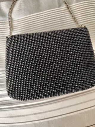 Bolso fiesta negro Volum con cadena plateada