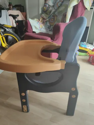 Silla de comer para bebé Precio negociable.