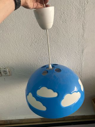 Lámpara infantil azul con nubes