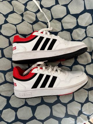 Zapatillas Adidas Blancas y Rojas