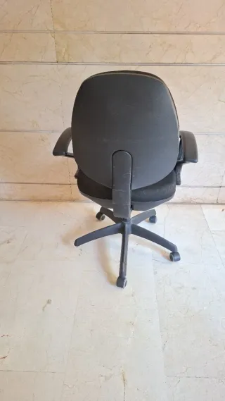 Silla de oficina negra