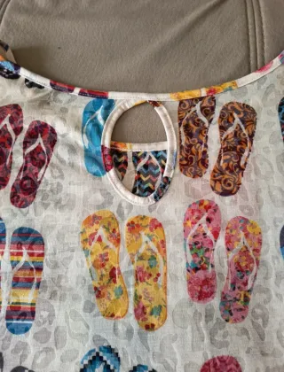 Camiseta playera estampada chanclas