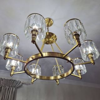 Lámpara araña latón y cristal dorada