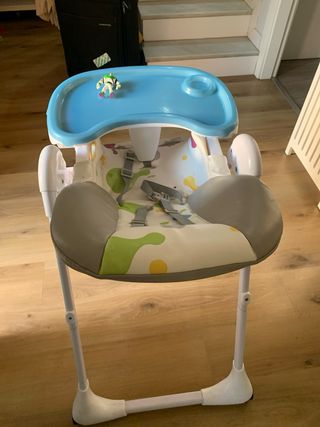 Trona de bebé con bandeja azul