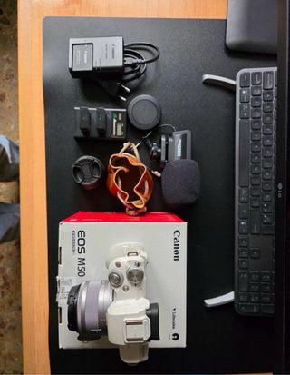 Canon EOS M50 Cámara Digital + Accesorios