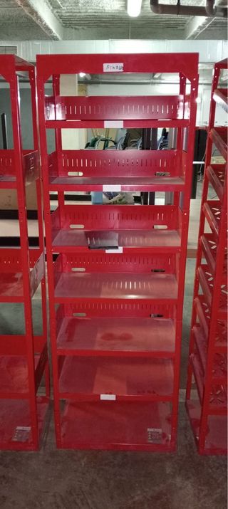 Estanterías metálicas rojas Wurth