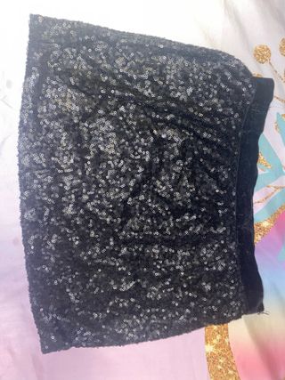 Falda corta lentejuelas negra