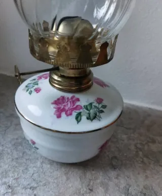 Lampada ad olio decorata con rose