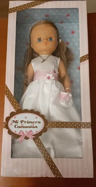 Muñeca Famosa Primera Comunión Rubia