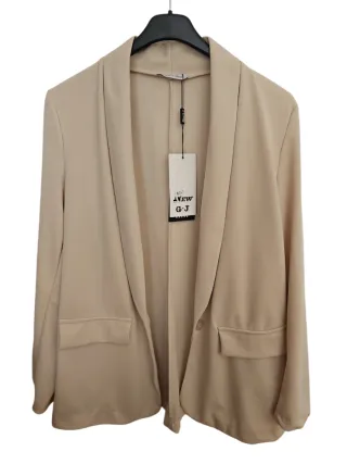 Blazer beige talla M nuevo