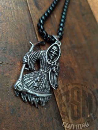 Collana con ciondolo teschio falce