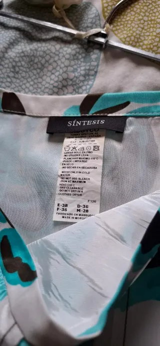 Falda floral azul y blanca