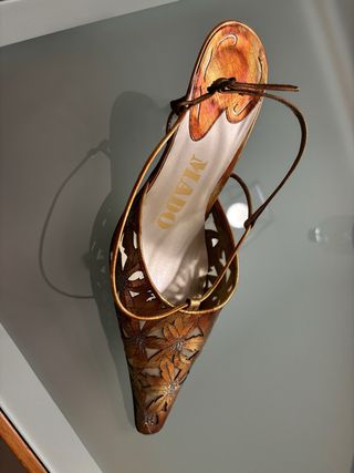 Zapatos de vestir dorados