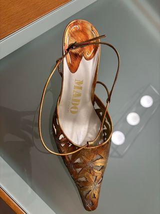 Zapatos de vestir dorados