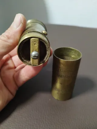 Molinillo de bronce para café o pimienta