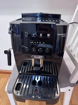 Cafetera DeLonghi Magnifica Start Negra